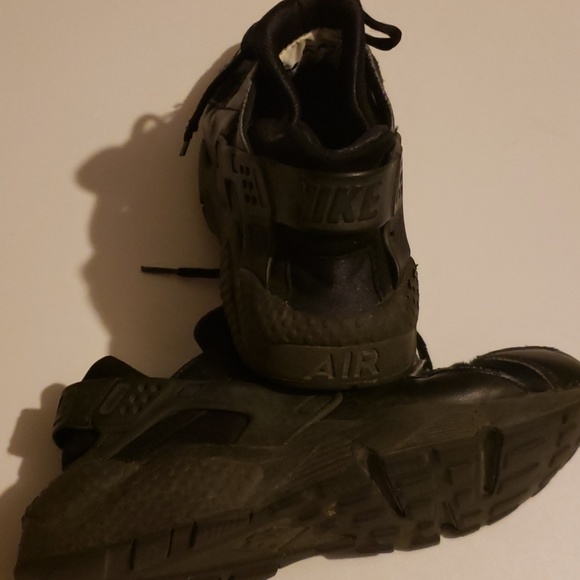 NIKE AIR HUARACHES WOMEN